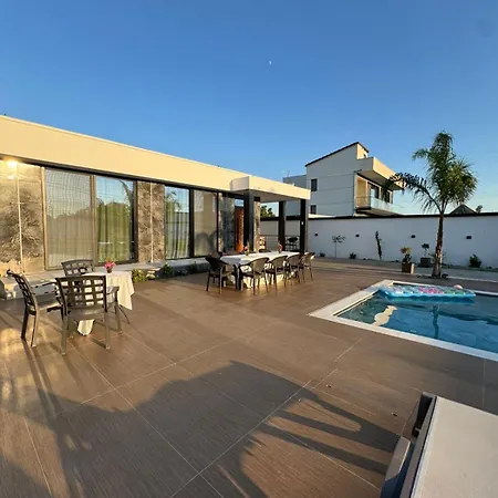 Mia